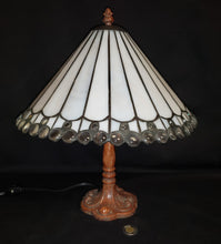Load image into Gallery viewer, Stained Glass Desk Lamp