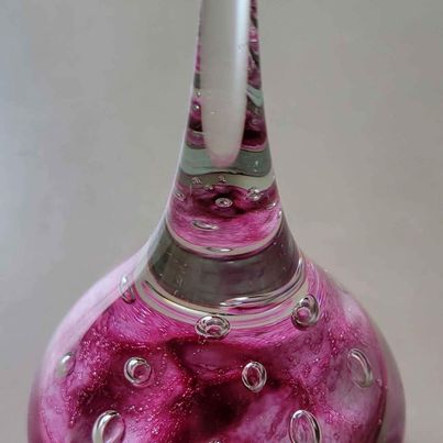 Pretty! Teardrop Art Glass Paperweight, Pink w/ Controlled Bubbles, 4