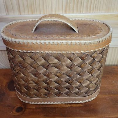 Beautiful! Oval Woven Birch Bark Container w/ Embossed Lid & Handle