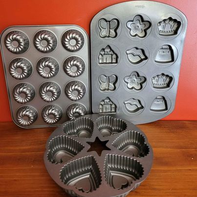 Three Non Stick Novelty Baking Pans