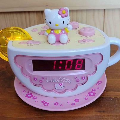 Hello Kitty Tea Cup Digital Alarm Clock AM/FM, Radio & Night Light