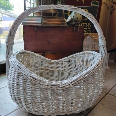 Large Wicker Basket w/Handle