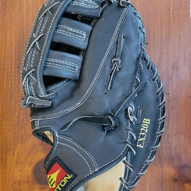 Easton, Competitor Series, EX320B, Left Hand RHT Mens Baseball Glove