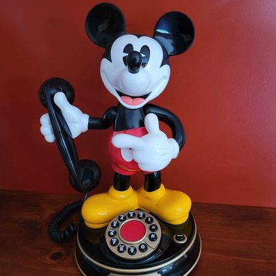 Vintage 1997 Disney Mickey Mouse Animated, Talking , Pushbutton Telemania Telephone