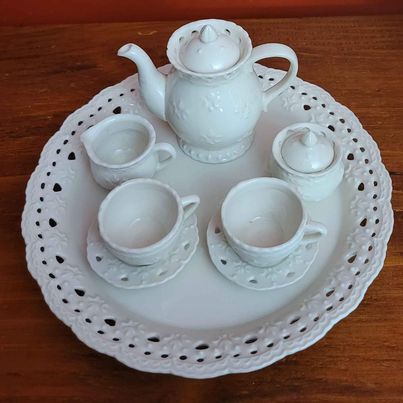 Child Size Skie McGhie Tea Set 2005 