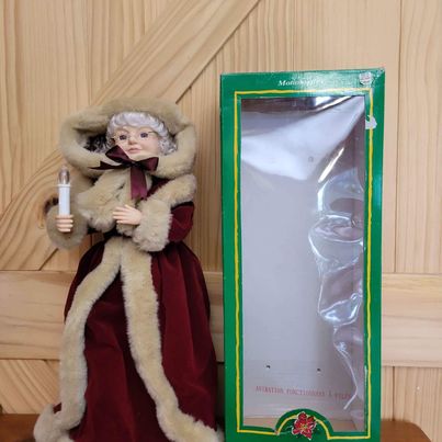 Vintage! Musical, Lightup, Mrs. Claus Motionette in Velvet Cape,1996