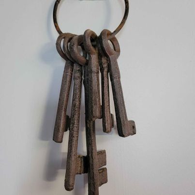 Cast Iron Decorative Skeleton Keys on Ring (Made to Look Old)