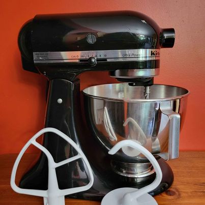 Kitchen Aid Stand Alone Mixer, Ultra Power, Model # KSM900B, 4.5 Qt Bowl & Attachments, Color: Black