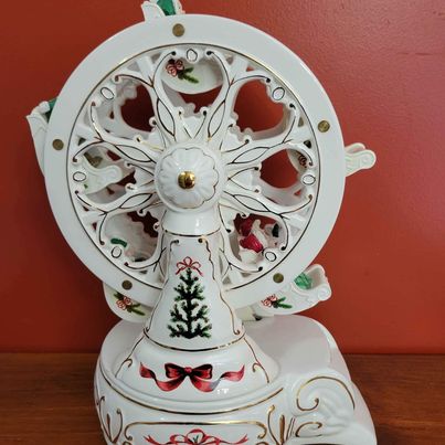 Adorable! Avon Porcelain Christmas Holiday Classic Ferris Wheel, Musical, Measures 12