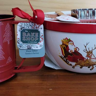 Christmas! Baking Set w/ Mixing Bowl Spatulas, Cookie  Cutter & Sifter!