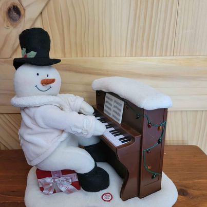 Hallmark 2005 Jingle Pals Plush Piano Playing Snowman