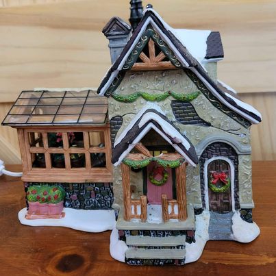 Christmas Village Light up House w/ Green House on the Side