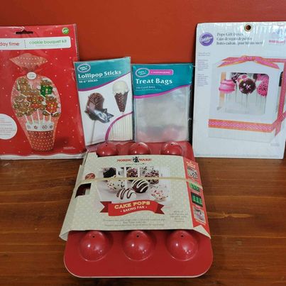 Cake Pop Making Supplies w/ Gift Boxes & Cookie Bouquet Kit.