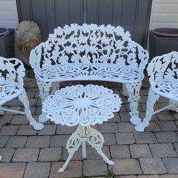 White Cast Iron Garden Patio Set, Grape Vine Design, 4 Pc