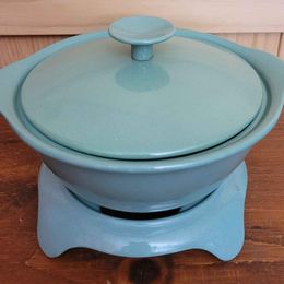 Turquoise Findlay Enamelled Iron Ware Dutch Oven & Trivet, 8