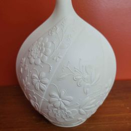 Vintage Kaiser Bisque Vase, Designed by Manfred Frey, Measures 6