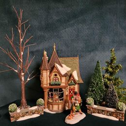 Dept 56, Animated Series, 1 Royal Tree Court, 2002 Gift Set