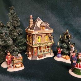 Dept 56, Beckingham's Cristmas Candles Lightup Dickens' Village Series Shop , w/ Accessories & Box