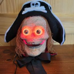 Spooky! Rare! Animated Lightup  Halloween Pirate Skeleton Head