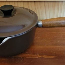 Le Creuset #16 Brown Saucepan w/Lid Cast Iron, Enamel,1.25 qt., Made in France