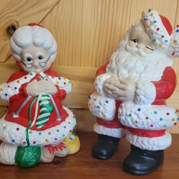 1970's Atlantic Mold Ceramic Santa & Mrs. Claus Lightup Figures