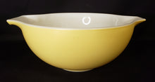 Load image into Gallery viewer, Pyrex Mixing Bowls
