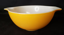 Load image into Gallery viewer, Pyrex Mixing Bowls
