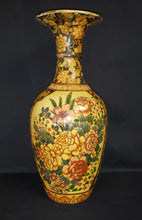 Load image into Gallery viewer, Satsuma Vase
