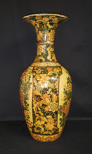 Load image into Gallery viewer, Satsuma Vase
