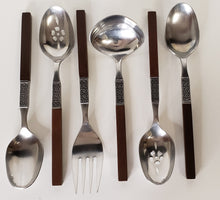 Load image into Gallery viewer, Oneida Northland Cutlery Set
