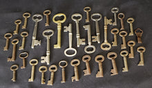 Load image into Gallery viewer, Collection of Vintage Keys
