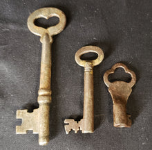 Load image into Gallery viewer, Collection of Vintage Keys
