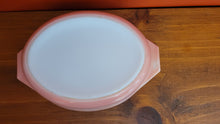 Load image into Gallery viewer, Pyrex Pink Daisy 1.5 Quart Oval Lidded Casserole
