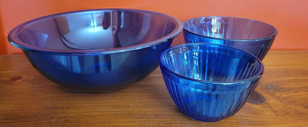 Cobalt Blue Assorted Pyrex Mixing Bowls (3)