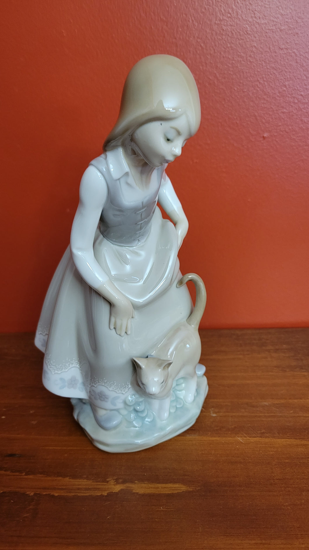 Lladro Figurine of Girl With Cat