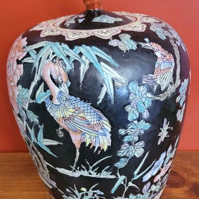 Beautiful! Large Vintage Chinese Hand Painted Ginger Jar w/Lid