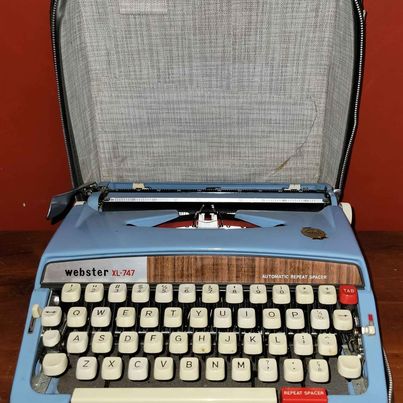 Vintage Brother Webster XL 747 Portable Typewriter in Zip up Case w/ Carrying Handle