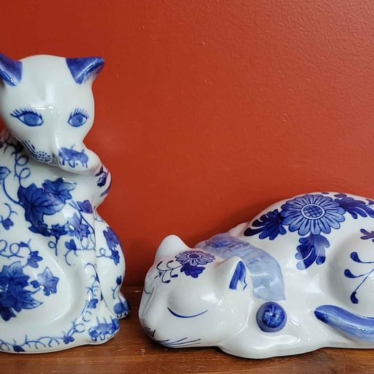 Decorative! Blue & White Glazed Ceramic Kitten Figurines w/ Floral Leaf Pattern