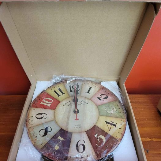 Brand New in Box! Decorative Battery Operated Wall Clock,12