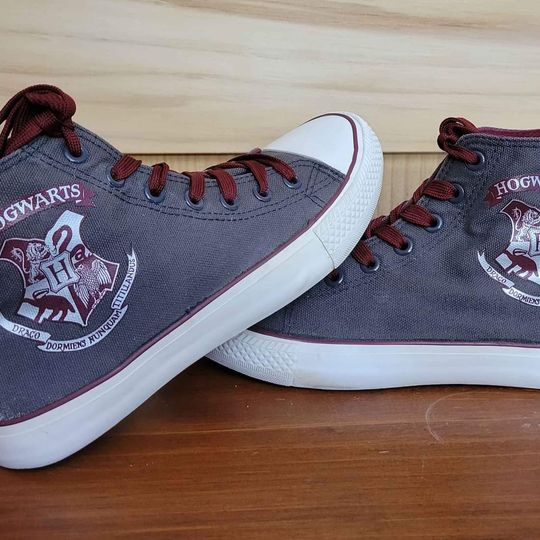 Harry Potter High Top Sneakers w/ Hogwarts Crest, Size 8