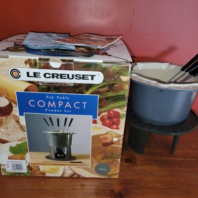 Le Creuset Table Top Compact Fondue Set Complete in Box