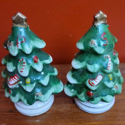 Vintage Lefton Ceramic Christmas Tree Salt & Pepper Shakers